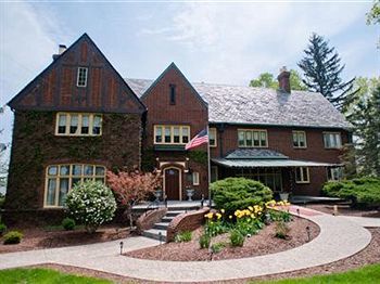 The English Inn Eaton Rapids Экстерьер фото